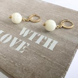 Sale: mooie vergulde creooltjes met Parelmoer! bol, Maggy