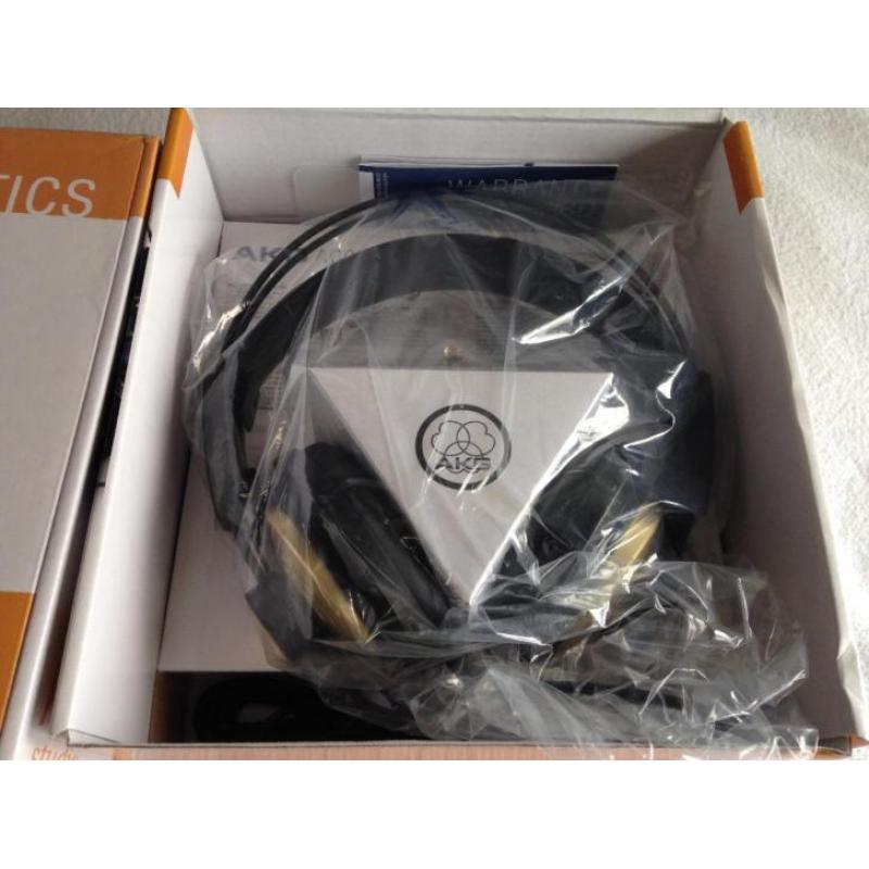 AKG K 121 studio hoofdtelefoon