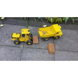 Mighty Tonka heftruck en vrachtwagen speelgoed.