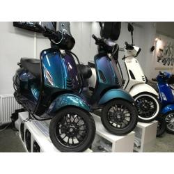 NIEUWE Vespa Sprint Special Kameleon mat & glans leverbaar