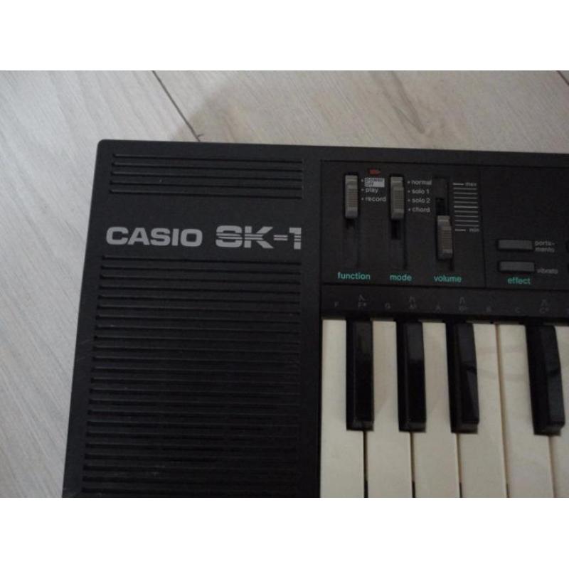 vintage keyboard Casio SK-1 1986
