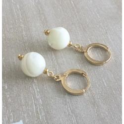 Sale: mooie vergulde creooltjes met Parelmoer! bol, Maggy