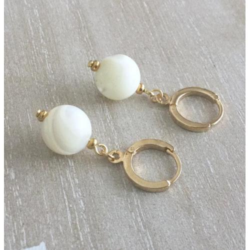Sale: mooie vergulde creooltjes met Parelmoer! bol, Maggy