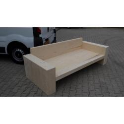 Groot loungebed van steigerhout.