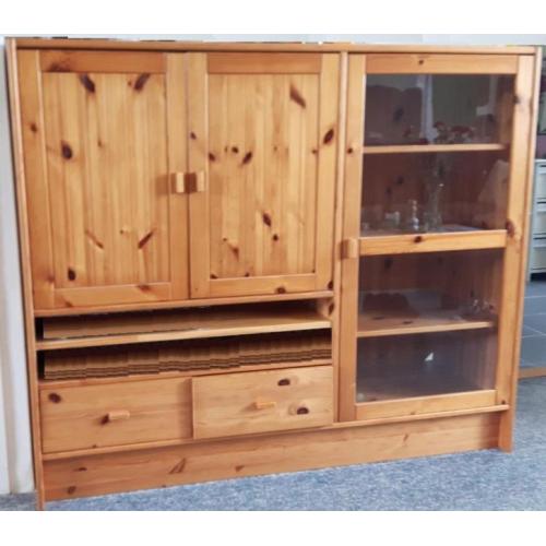 TV, vitrine en ladekast