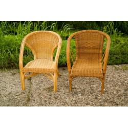 rieten kinderstoeltjes, 2x.