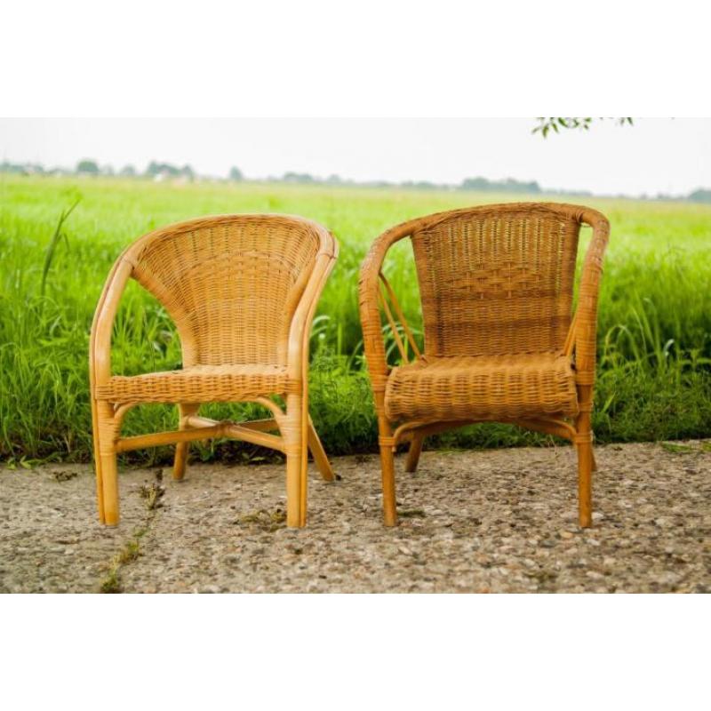 rieten kinderstoeltjes, 2x.