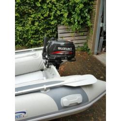 nimarine airdeck 290 met 6pk Suzuki 4-takt.
