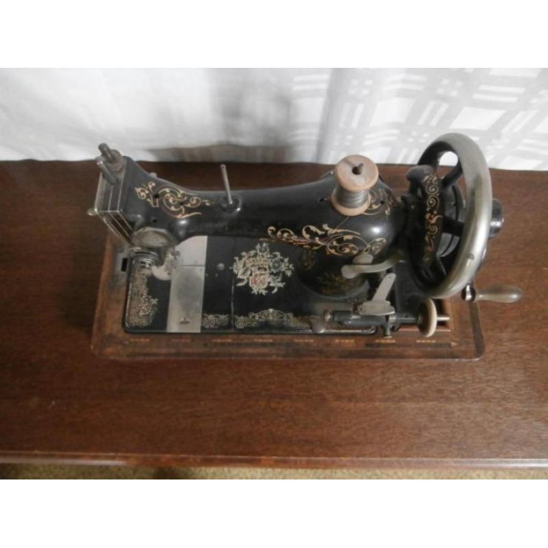 oude antieke naaimachine