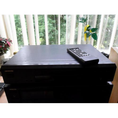 te koop zeer goede onkyo cd speler met DX-7333