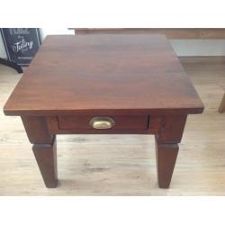 In nieuwstaat!! Mooie teak koloniaal kleur salon/hoektafel