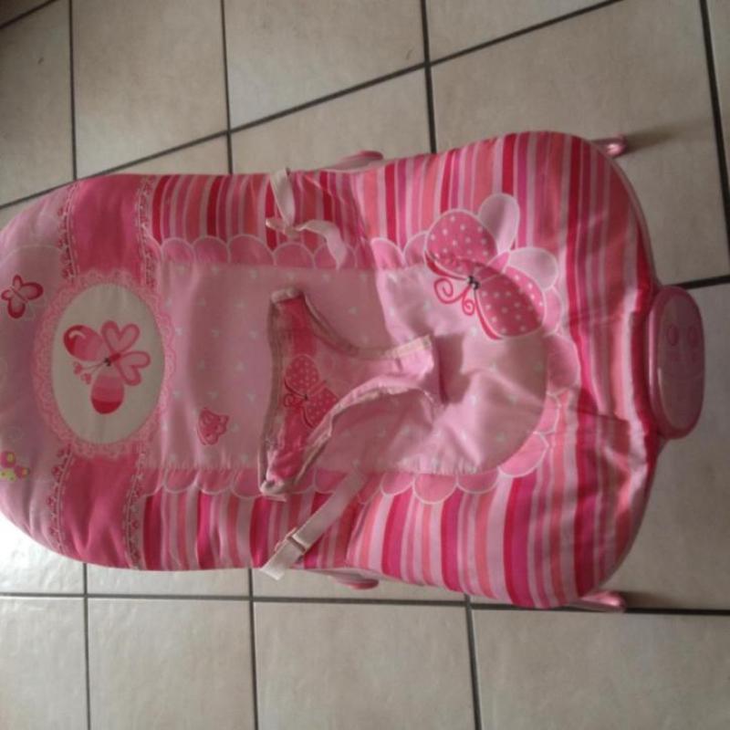 Roze wipstoel trilt en geluid