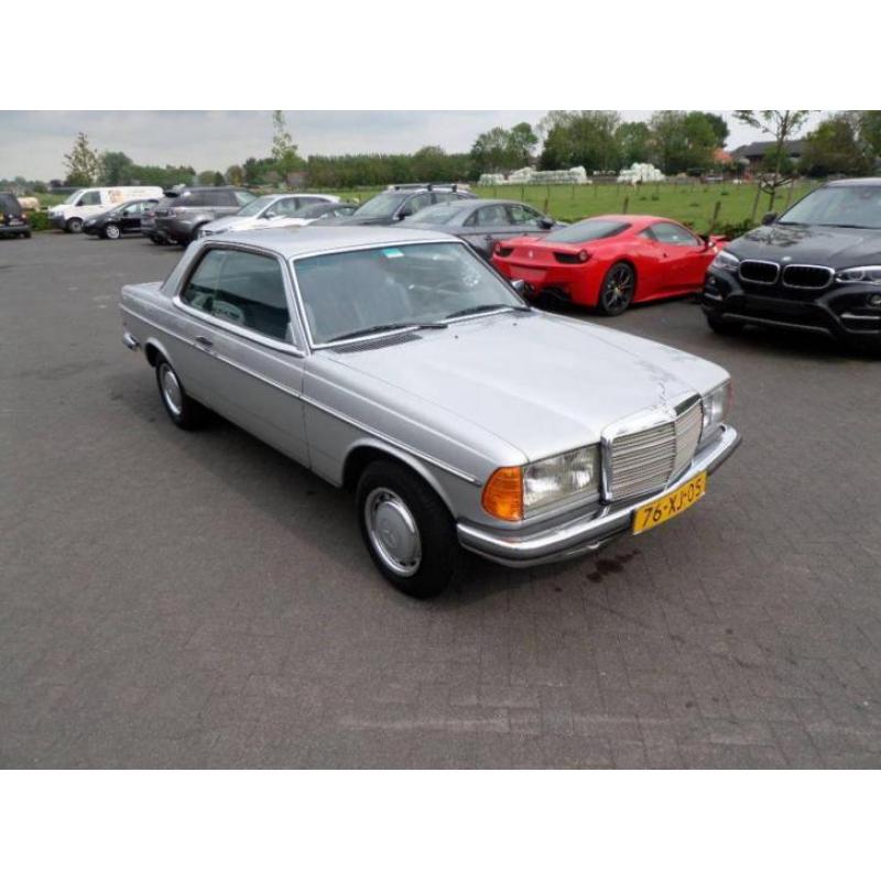Mercedes-Benz 200-serie 230 C Aut 2.3 Benzine (van eerste ei