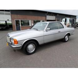 Mercedes-Benz 200-serie 230 C Aut 2.3 Benzine (van eerste ei
