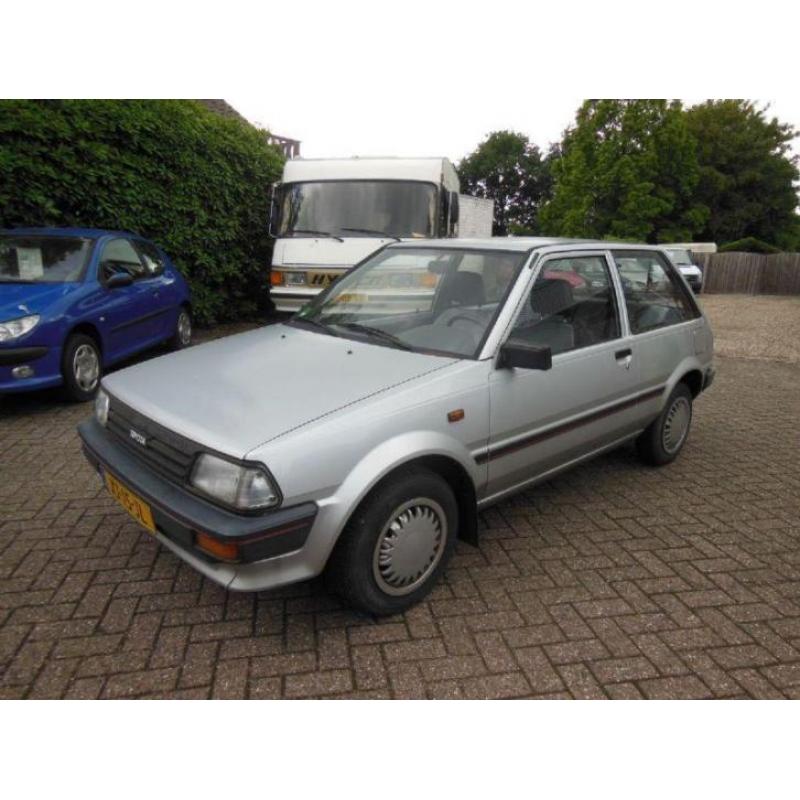 Toyota Starlet 1.3 XL ZO MEE, VOOR LOOP OF SLOOP ( CROSS ) €