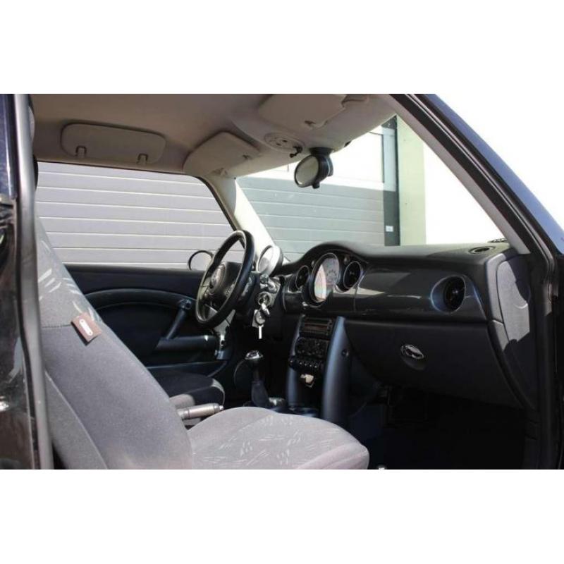 Mini Mini 1.6 One Cooper Pepper Airco Cruise zwart