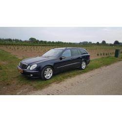 Mercedes E-Klasse E320 CDI Combi Blauw 7 persoons Avantgarde