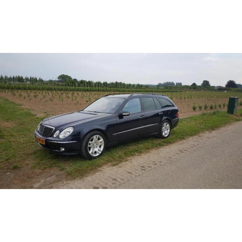 Mercedes E-Klasse E320 CDI Combi Blauw 7 persoons Avantgarde