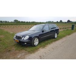 Mercedes E-Klasse E320 CDI Combi Blauw 7 persoons Avantgarde