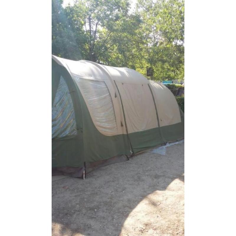 4 persoons tunneltent met royale leefruimte