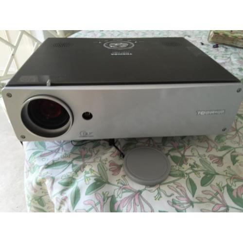 Beamer Toshiba TDP-T90 1108 branduren