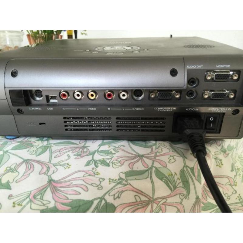 Beamer Toshiba TDP-T90 1108 branduren