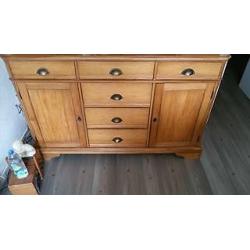 Kast vitrine patine ( honing kleur )