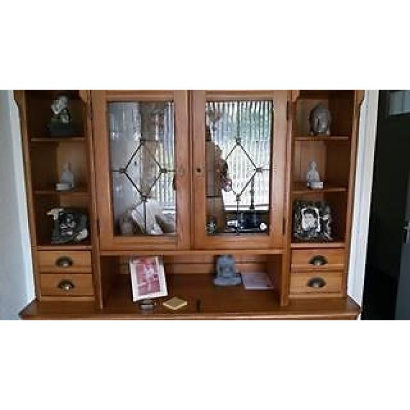 Kast vitrine patine ( honing kleur )