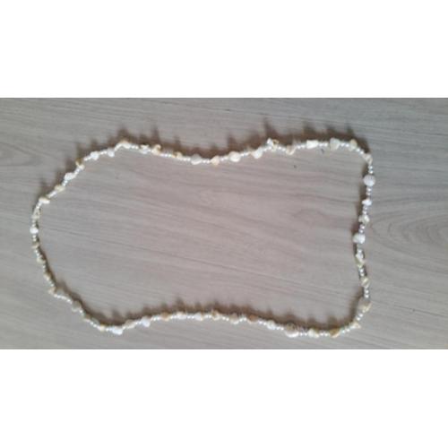 ketting met ronden nep parels en schelpen