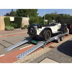 Autoambulance/autotransporter laag model rijplaten op rol