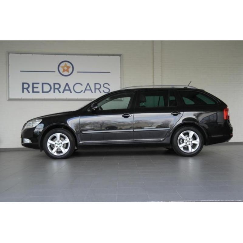 Skoda Octavia Combi 1.6 TDI Elegance Business Line Navi Lede