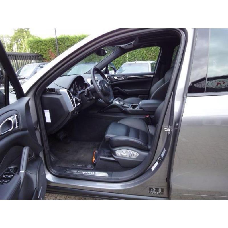 Porsche Cayenne 3.0 V6 Diesel Tiptronic S 2011 Grijs