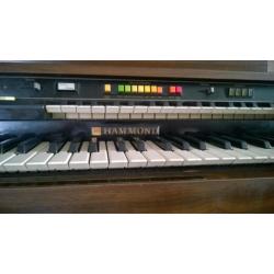 Electrisch orgel Hammond met kruk