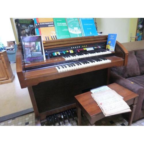 orgel lowrey