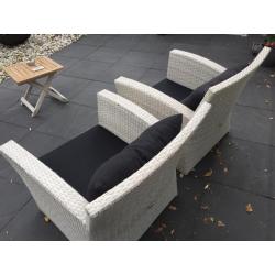 Tuinstoelen 2 stuks wit met zwarte kussrns