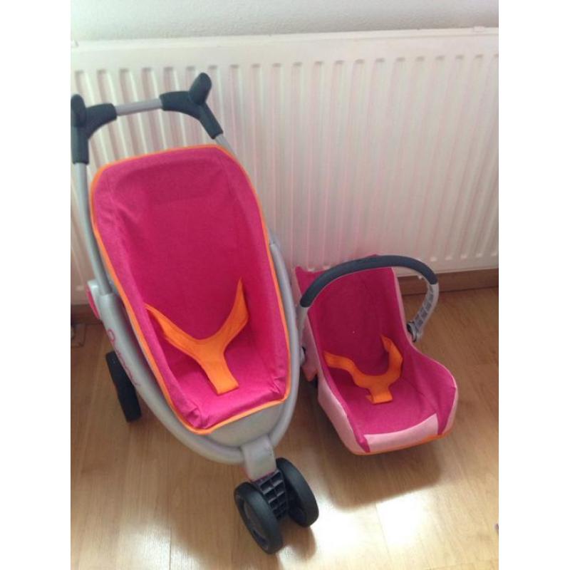 Poppenwagen en maxicosie