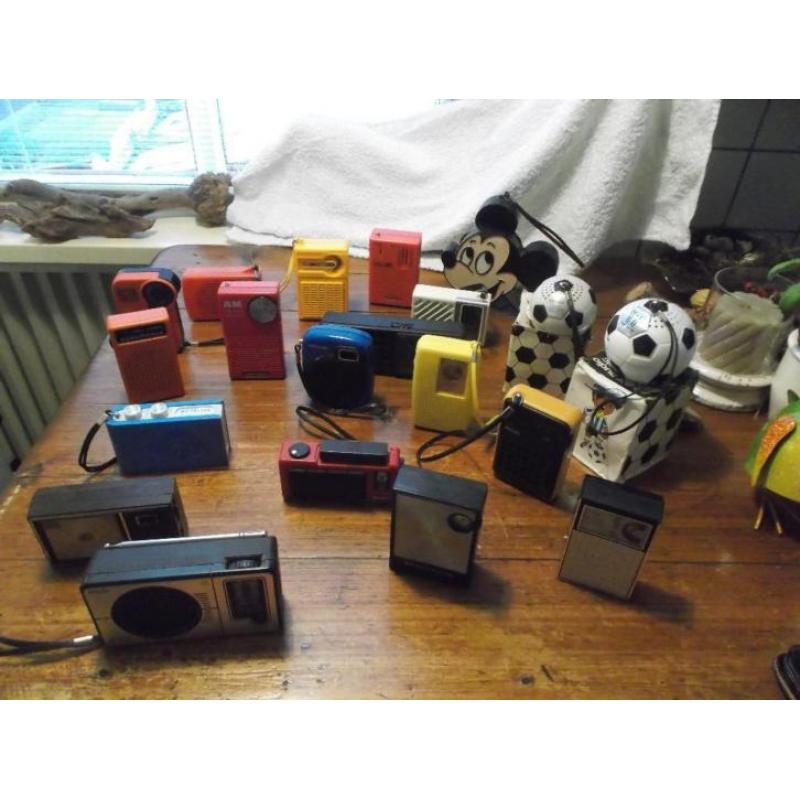 RETRO RADIOOTJES JAREN 60/70 ( 19 stuks)