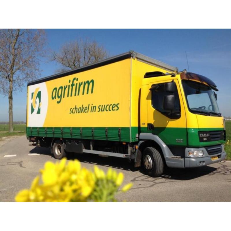 DAF LF45.160 EURO5. SCHUIFZEIL. Bakwagen met Laadklep.
