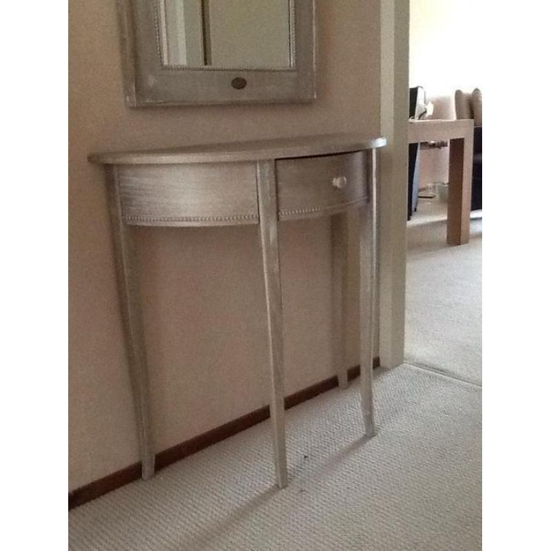 Spiegel met tafel