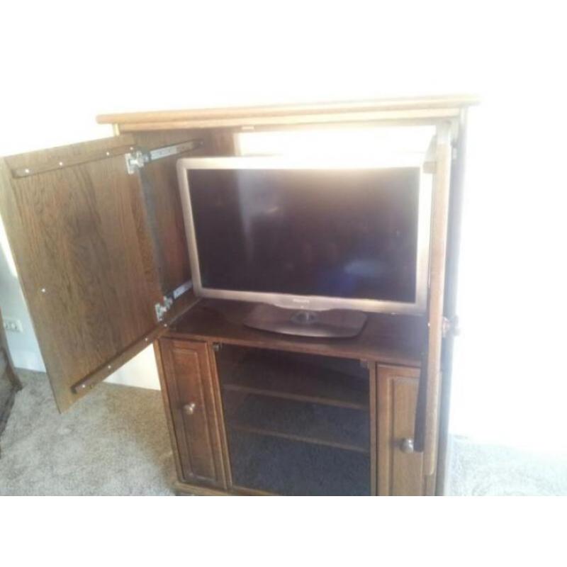 TV-kast eikenhout