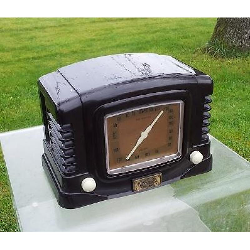 Aparte nostalgische goed werkende radio.