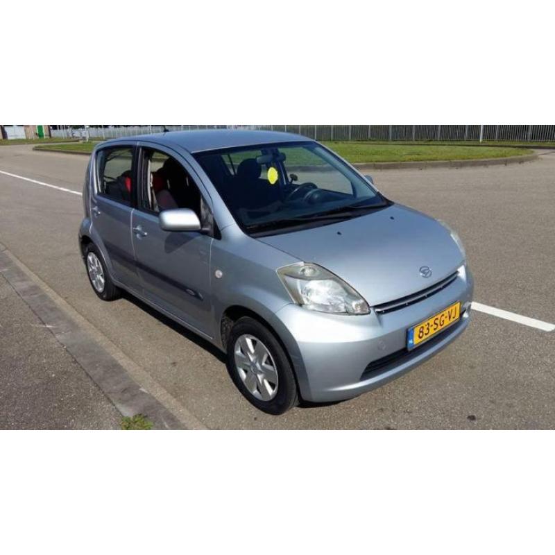 Daihatsu Sirion 1.3 (5drs) 2006 Grijs met AIRCO