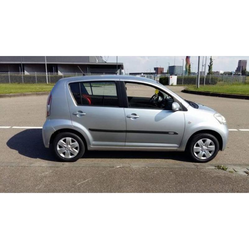 Daihatsu Sirion 1.3 (5drs) 2006 Grijs met AIRCO