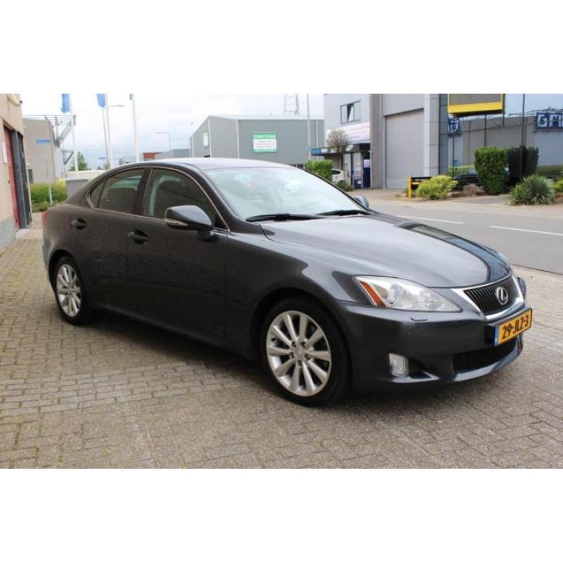 Lexus is 250 250 executive aut6 mark levinson