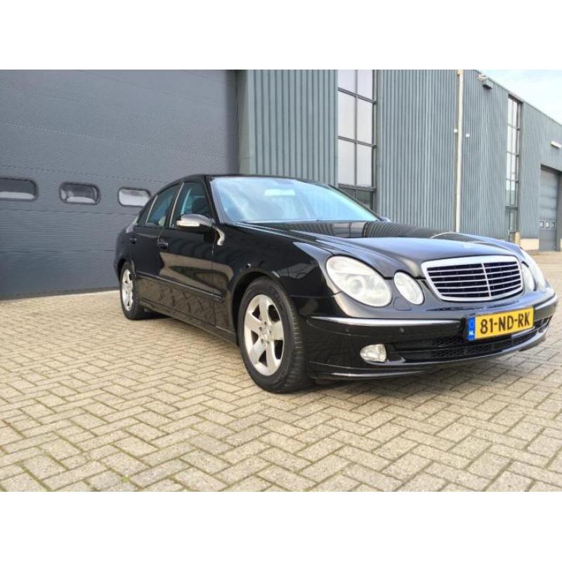 Mercedes E AVANTGARDE XENON 2.6 V6 Sedan AUT Zwart