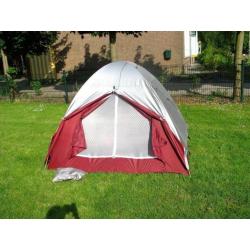 Iglo tent met voorstuk van het merk HIGH PEAK