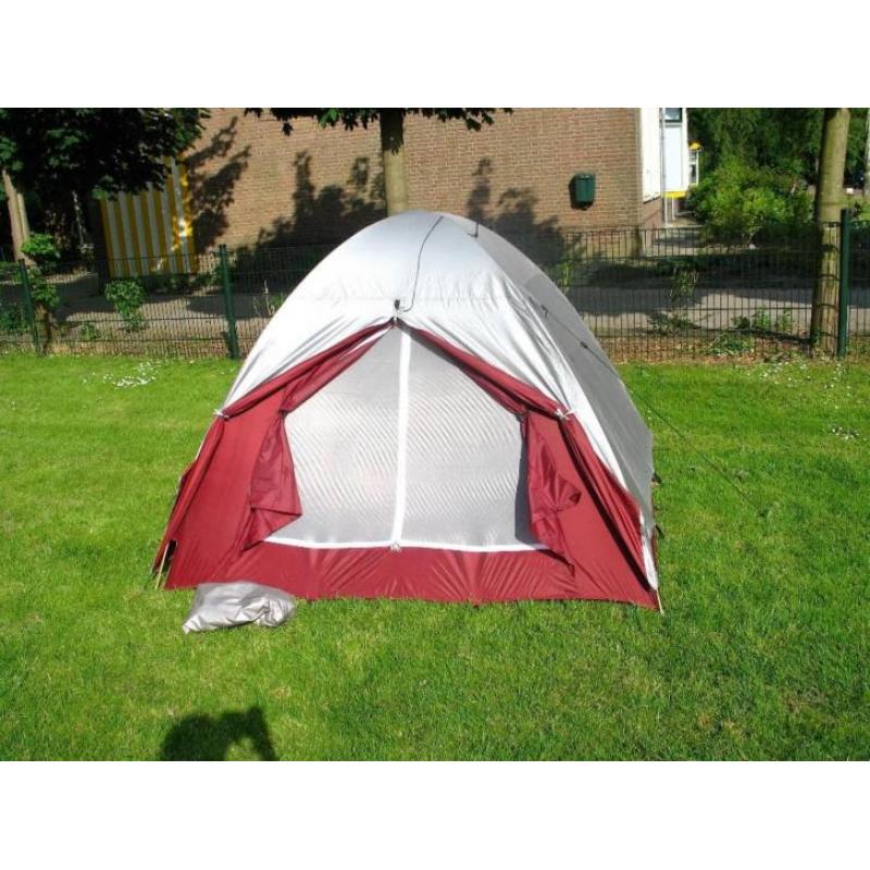 Iglo tent met voorstuk van het merk HIGH PEAK