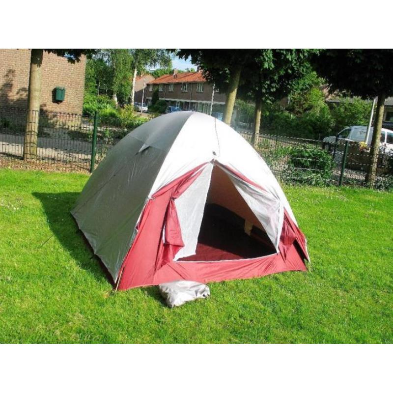 Iglo tent met voorstuk van het merk HIGH PEAK