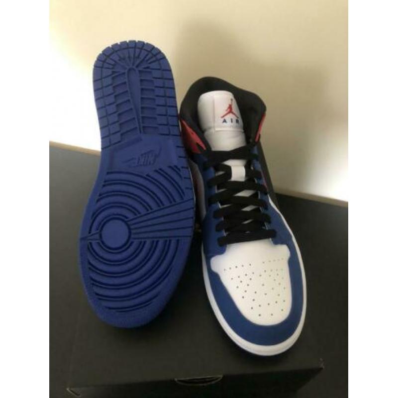 Air Jordan mid se maat 42