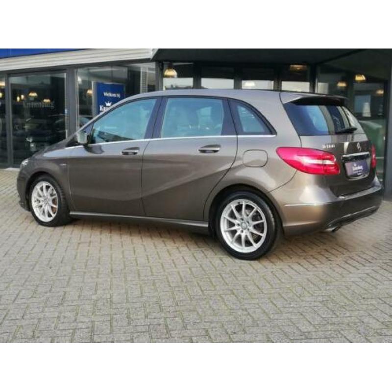 Mercedes-Benz B-klasse 180 AUTOMAAT SPORTPAKKET (LEDER CLIMA
